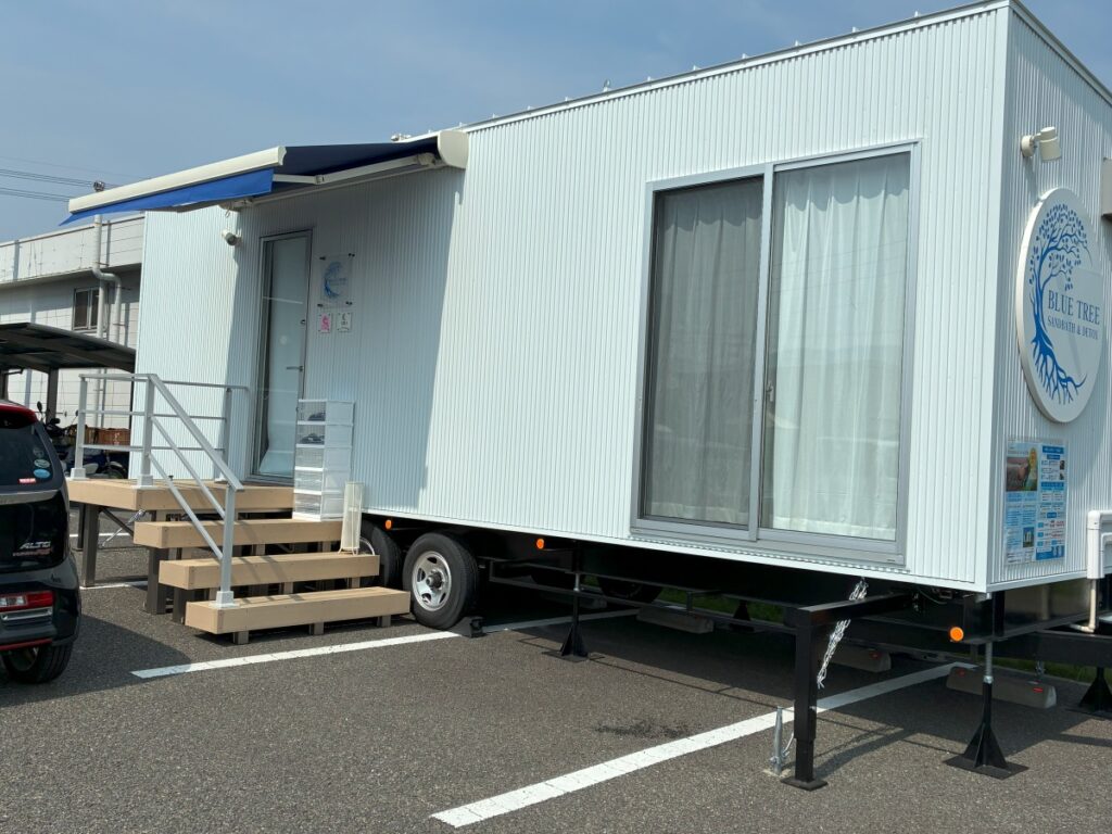 トレーラーハウス型のサンドバス【BULE TREE】